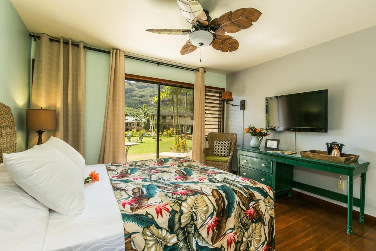 Queen Room with Patio at Kauai Inn