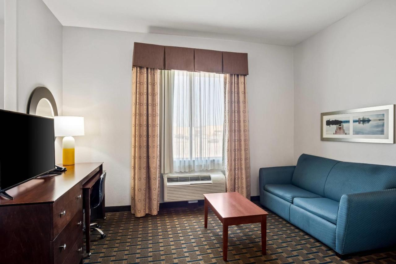 King Suite - Accessible/Non-Smoking at Comfort Suites Waxahachie - Dallas