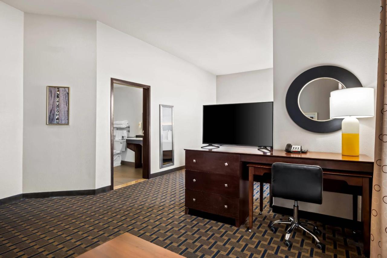 King Suite - Accessible/Non-Smoking at Comfort Suites Waxahachie - Dallas