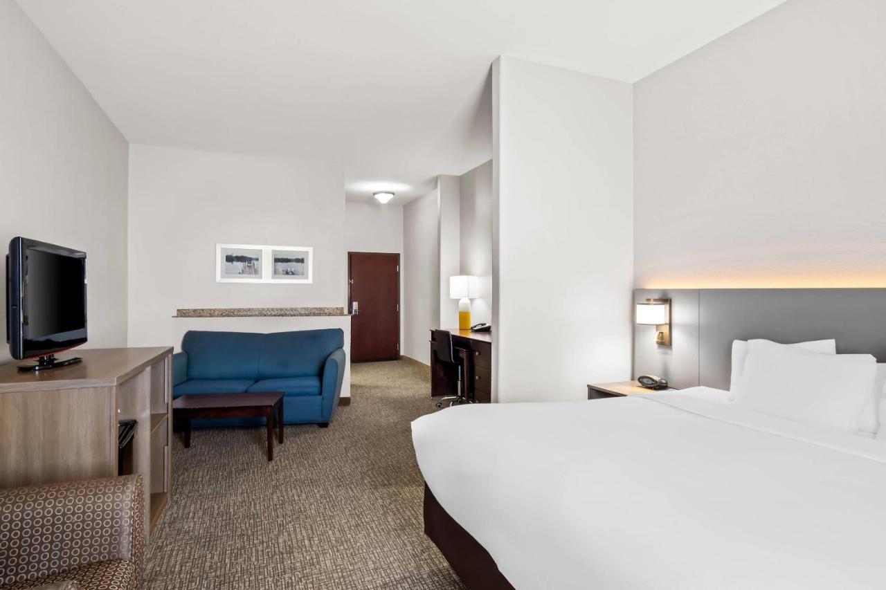 King Suite with Sofa Bed - Non-Smoking at Comfort Suites Waxahachie - Dallas