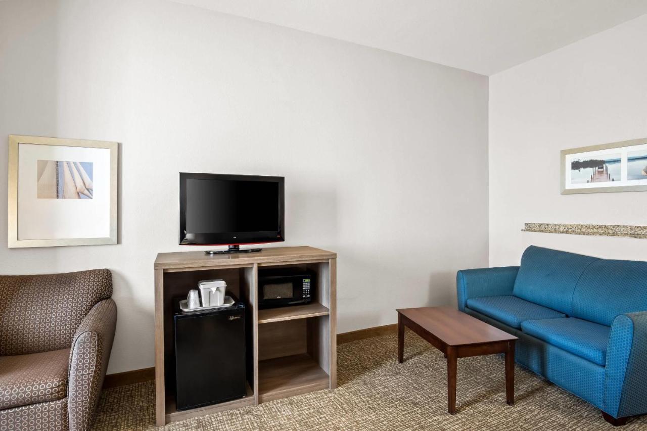 King Suite with Sofa Bed - Non-Smoking at Comfort Suites Waxahachie - Dallas
