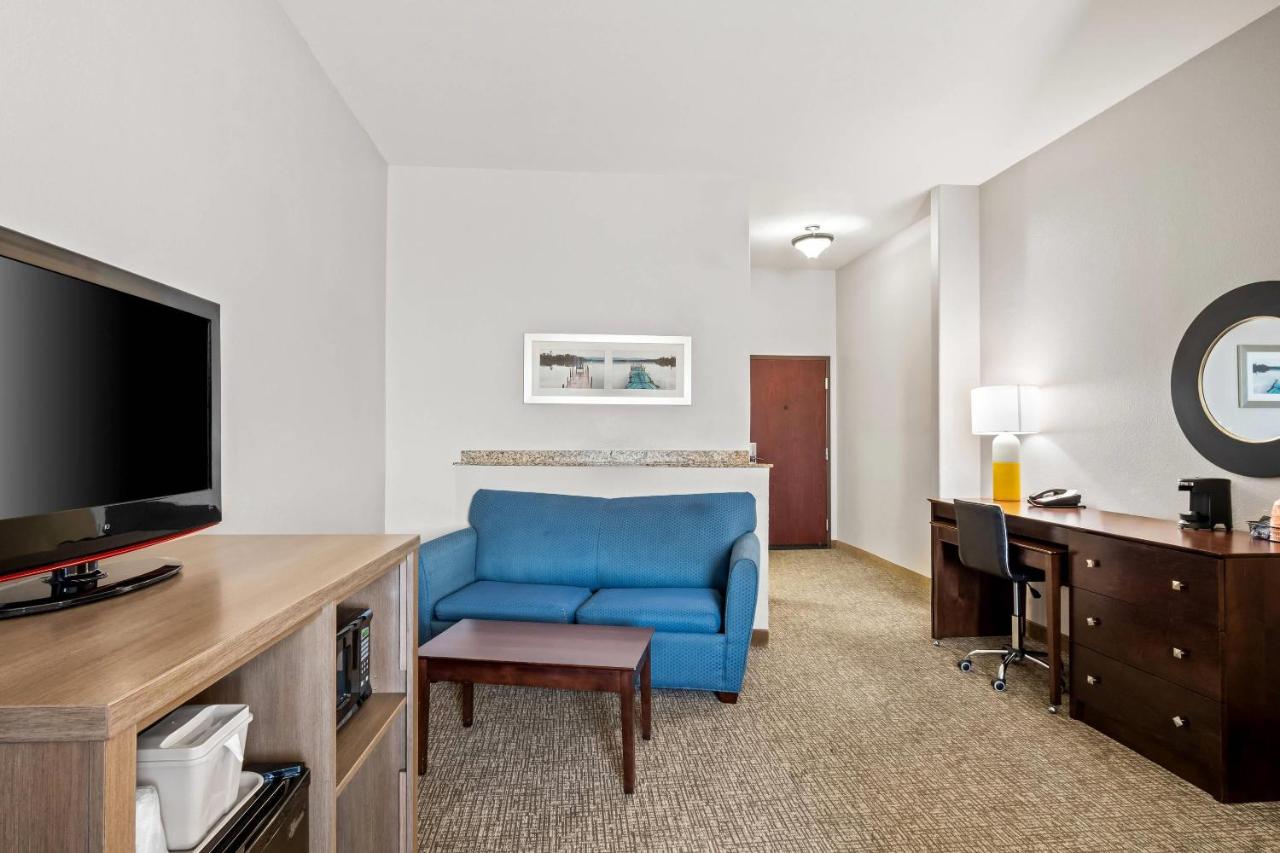 King Suite with Sofa Bed - Non-Smoking at Comfort Suites Waxahachie - Dallas