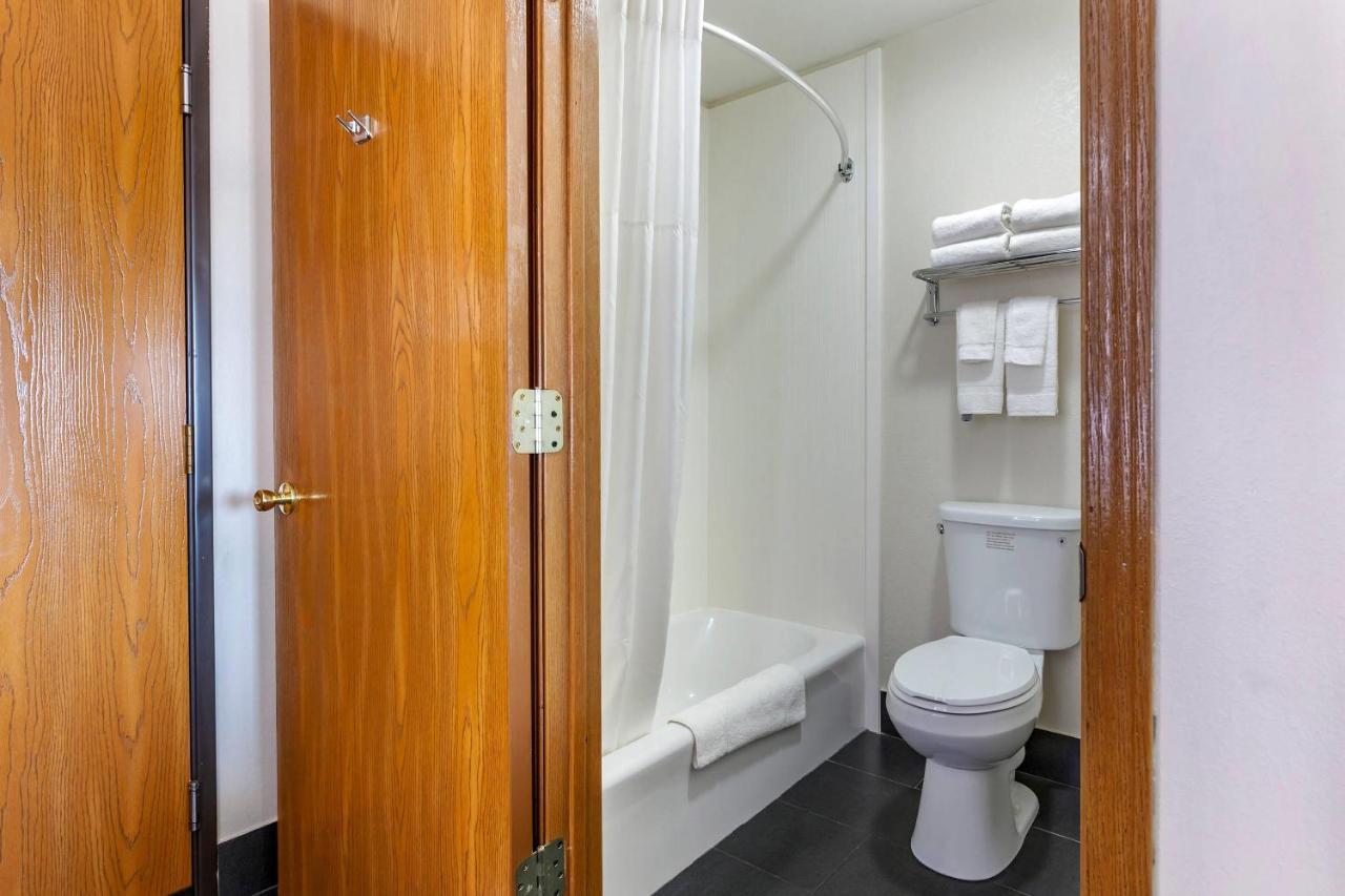 Standard Queen Room with Two Queen Beds - Non-Smoking at Quality Inn New London
