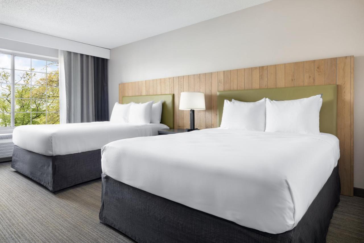 Queen Room with Two Queen Beds - Disability Access - Non-Smoking at Country Inn & Suites by Radisson, Springfield, OH
