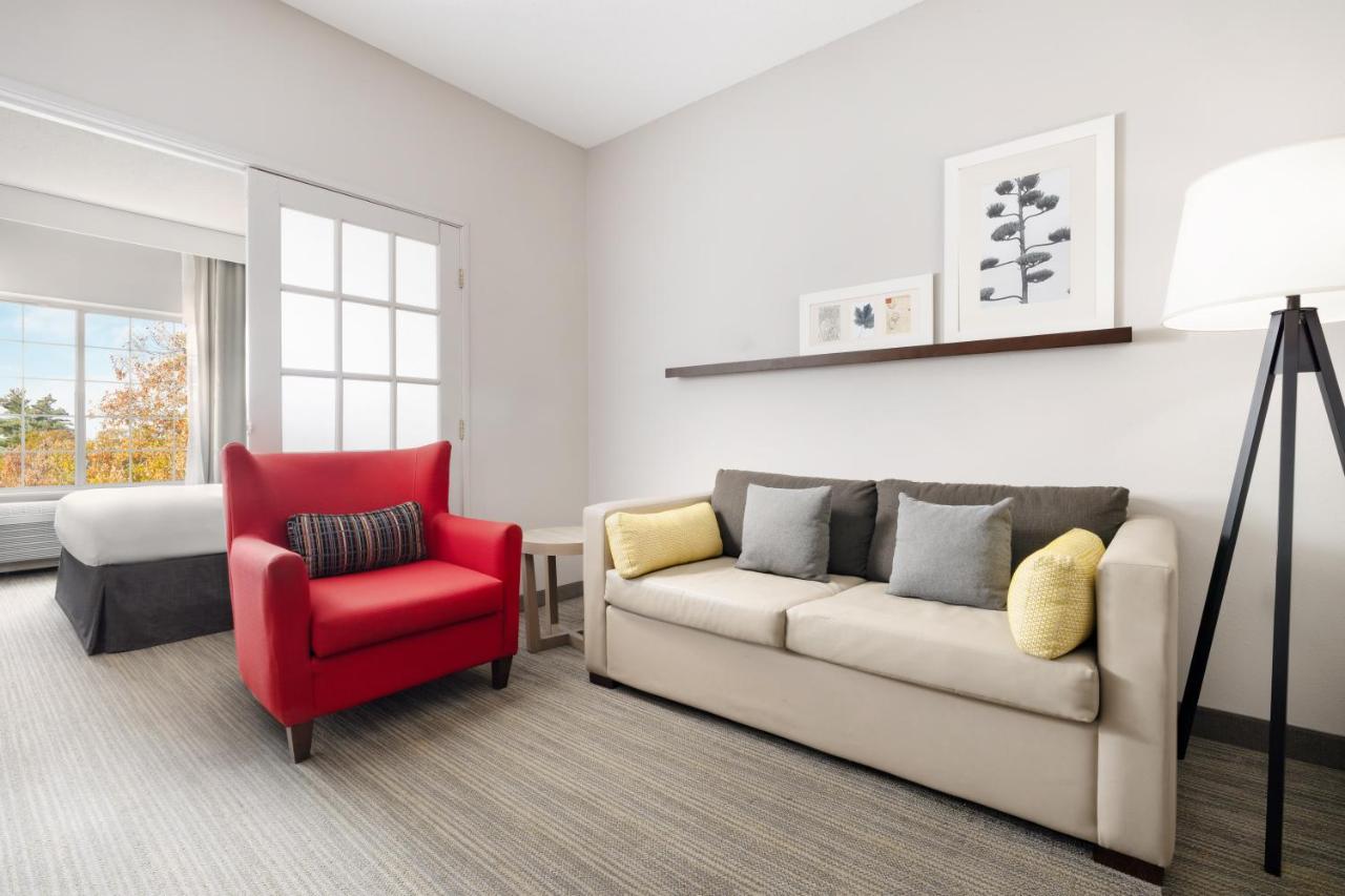 One-Bedroom King Suite with Sofa Bed - Non-Smoking at Country Inn & Suites by Radisson, Springfield, OH