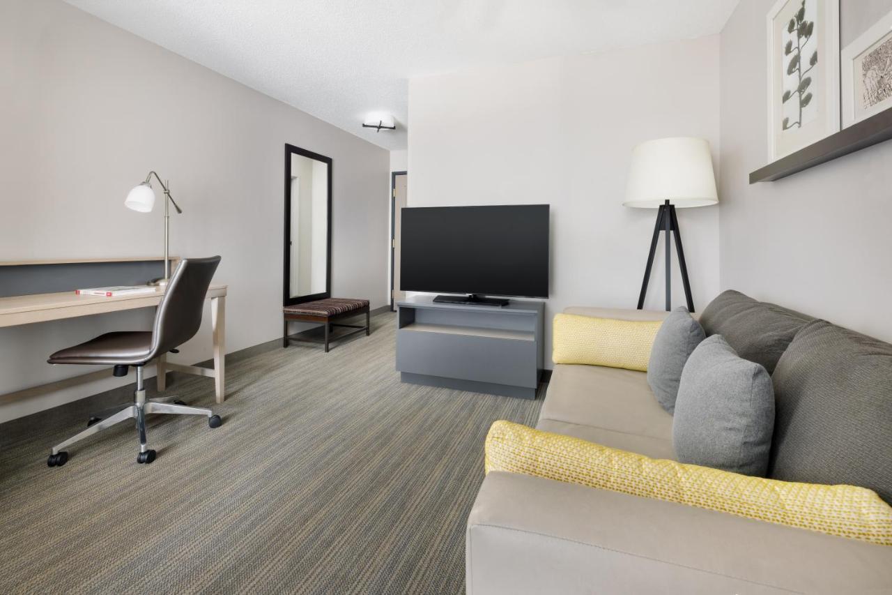 One-Bedroom King Suite with Sofa Bed - Non-Smoking at Country Inn & Suites by Radisson, Springfield, OH
