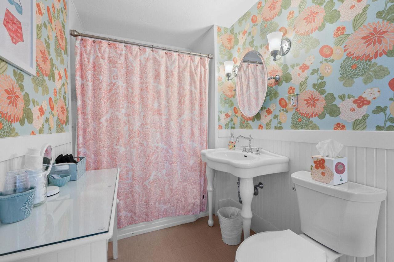| Long Dell Inn