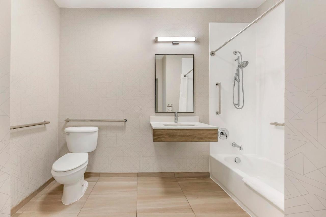 | Holiday Inn Express Hotel & Suites Astoria, an IHG Hotel