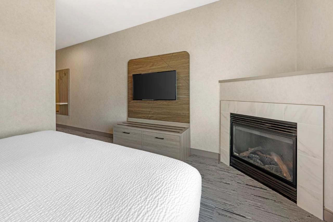King Room with Sofa Bed - River View at Holiday Inn Express & Suites Astoria by IHG