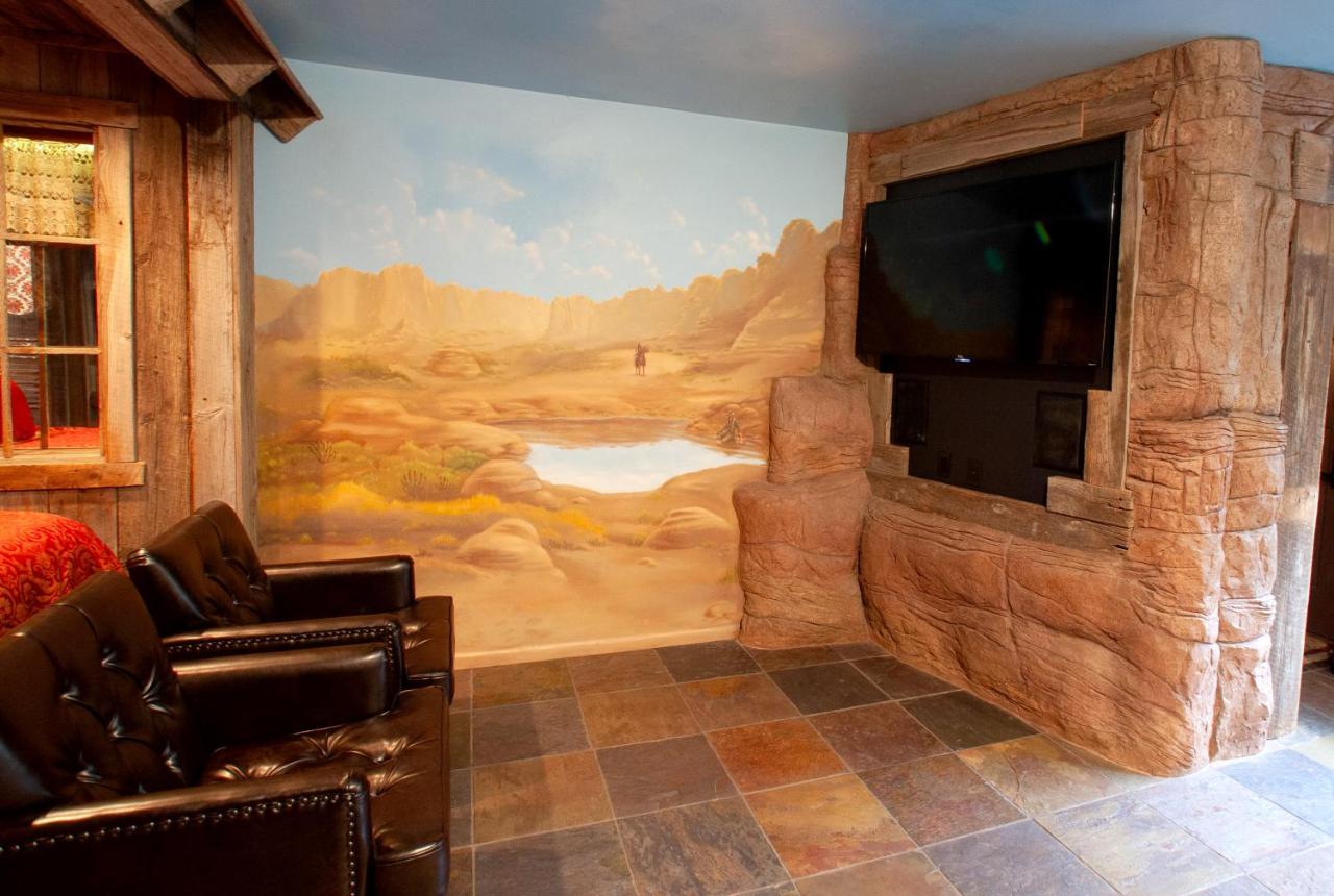  | Black Swan Inn Luxurious Theme Rooms