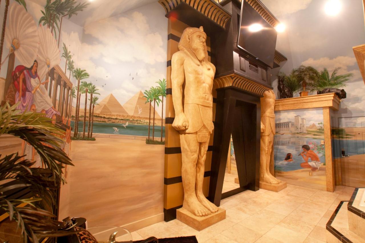  | Black Swan Inn Luxurious Theme Rooms
