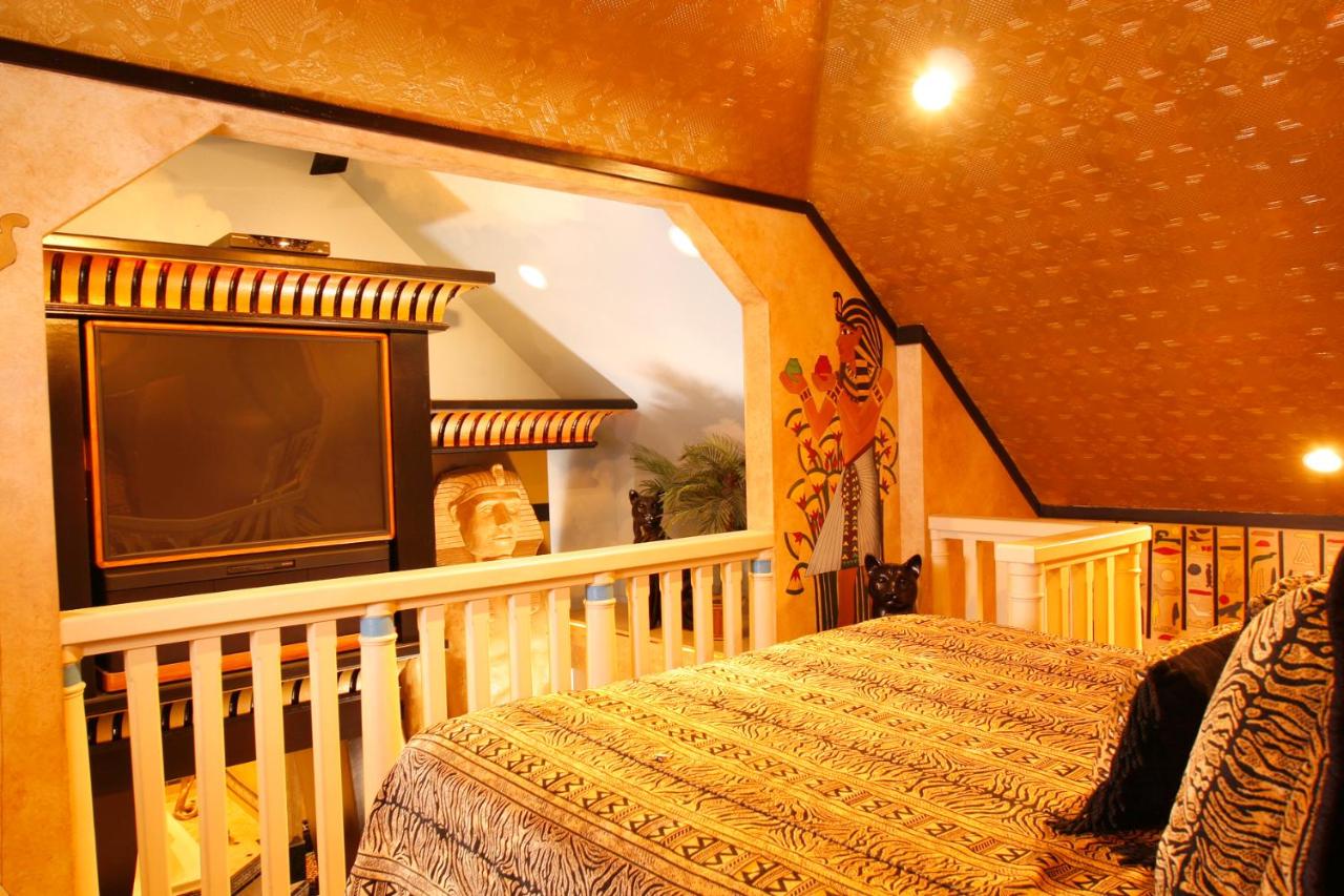  | Black Swan Inn Luxurious Theme Rooms