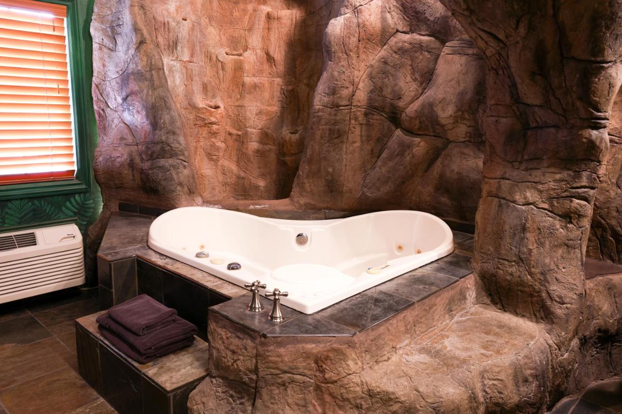  | Black Swan Inn Luxurious Theme Rooms