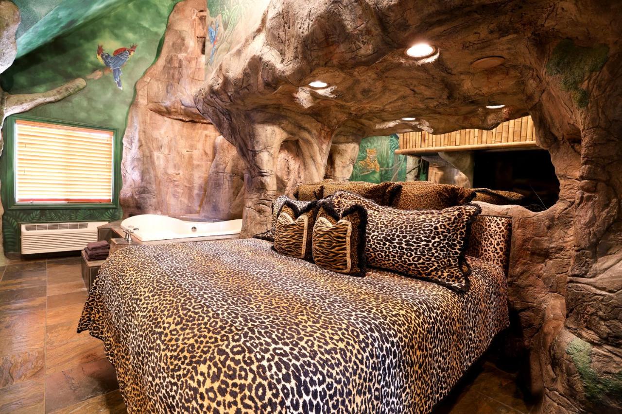  | Black Swan Inn Luxurious Theme Rooms