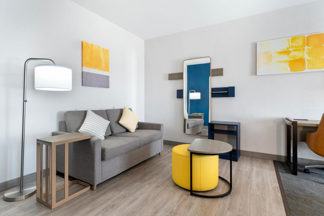 Efficiency King Suite - Non-Smoking at Comfort Inn & Suites Sacramento - University Area