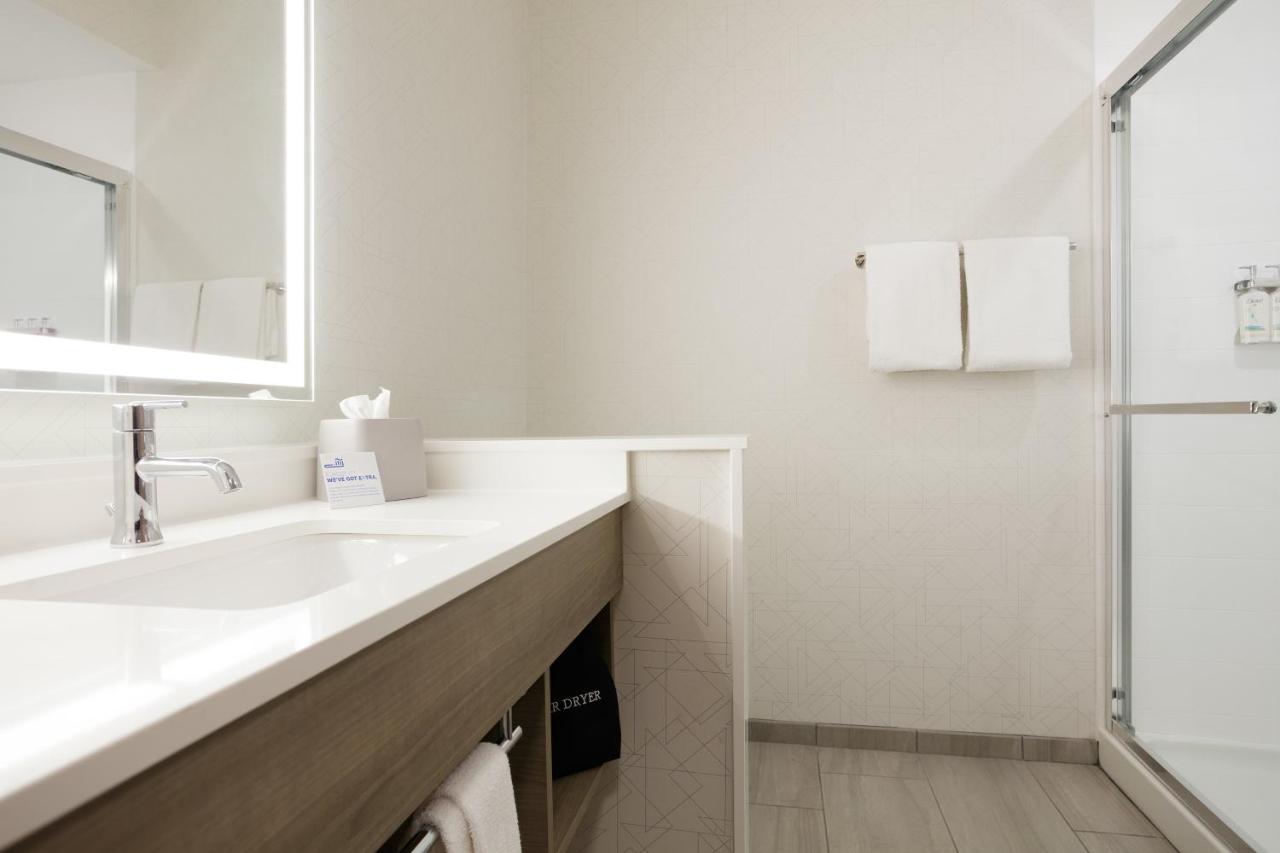 | Holiday Inn Express Hotel & Suites Fort Worth Southwest I-20, an IHG Hotel