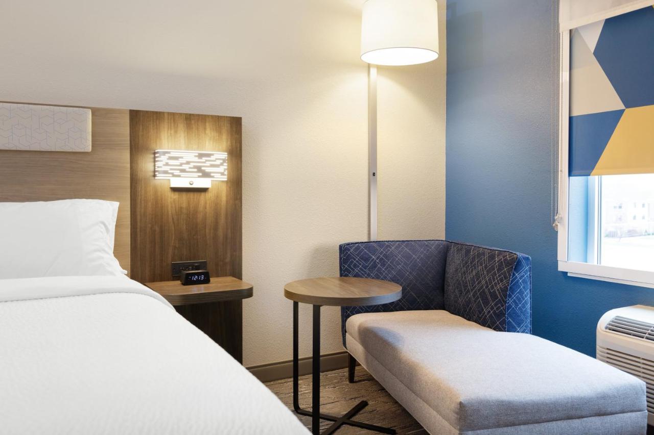 | Holiday Inn Express Hotel & Suites Fort Worth Southwest I-20, an IHG Hotel