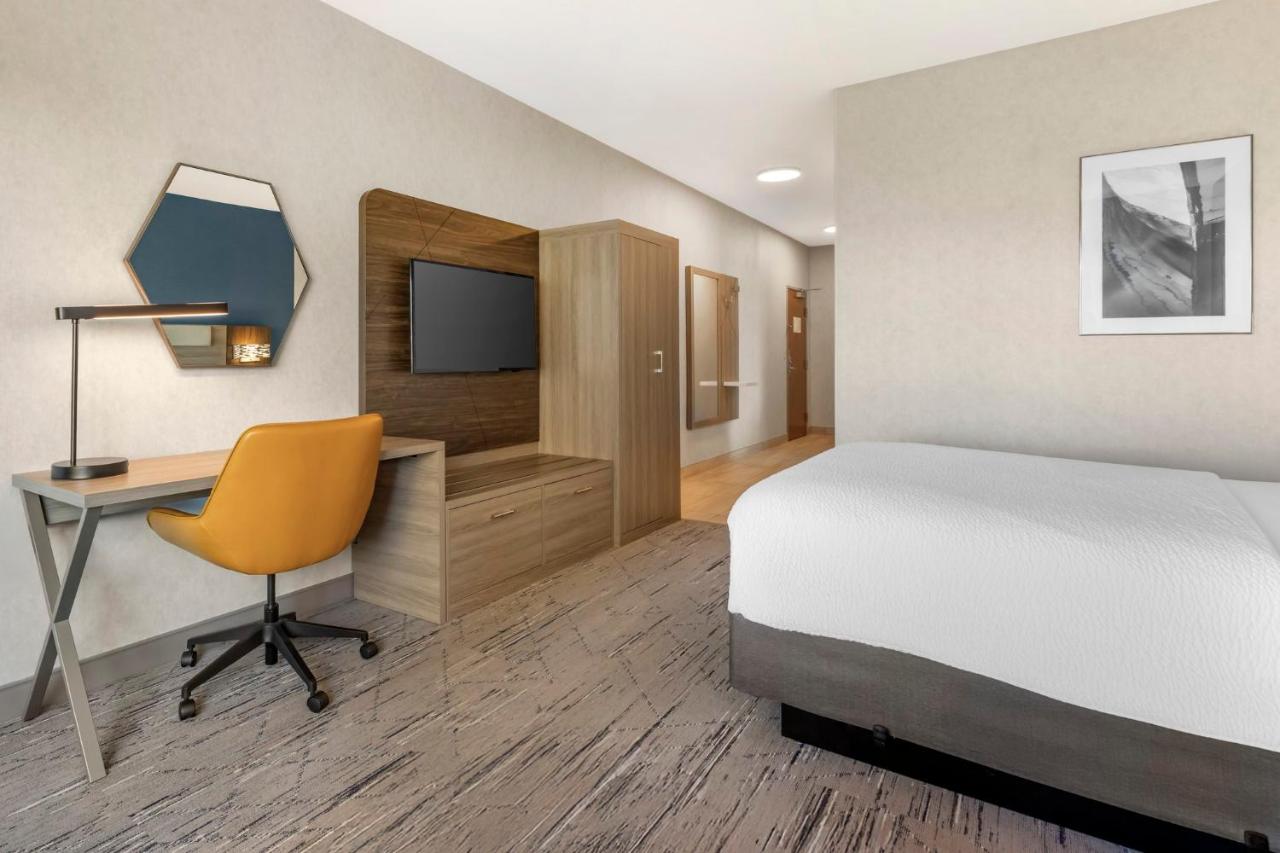 | Holiday Inn Express Hotel & Suites Astoria, an IHG Hotel