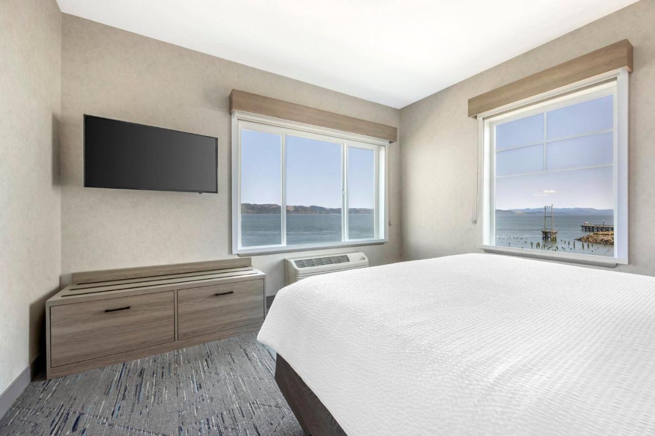 | Holiday Inn Express Hotel & Suites Astoria, an IHG Hotel