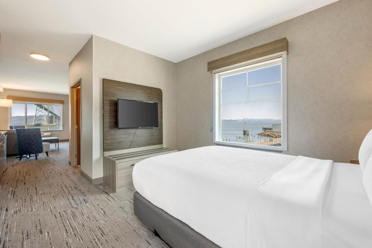 Suite with Panoramic River View at Holiday Inn Express & Suites Astoria by IHG