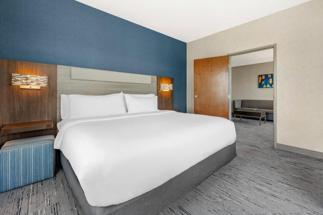 Suite with Panoramic River View at Holiday Inn Express & Suites Astoria by IHG