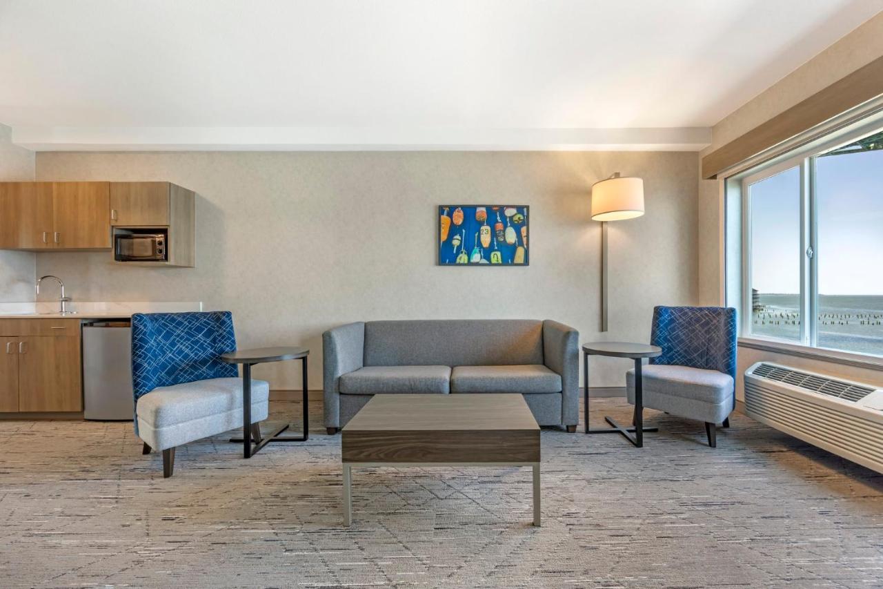 Suite with Panoramic River View at Holiday Inn Express & Suites Astoria by IHG