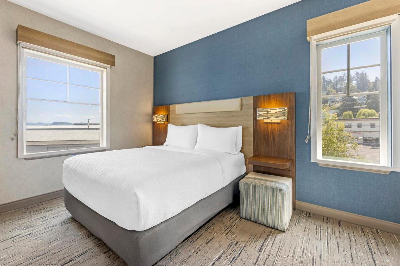 Suite with Panoramic River View at Holiday Inn Express & Suites Astoria by IHG