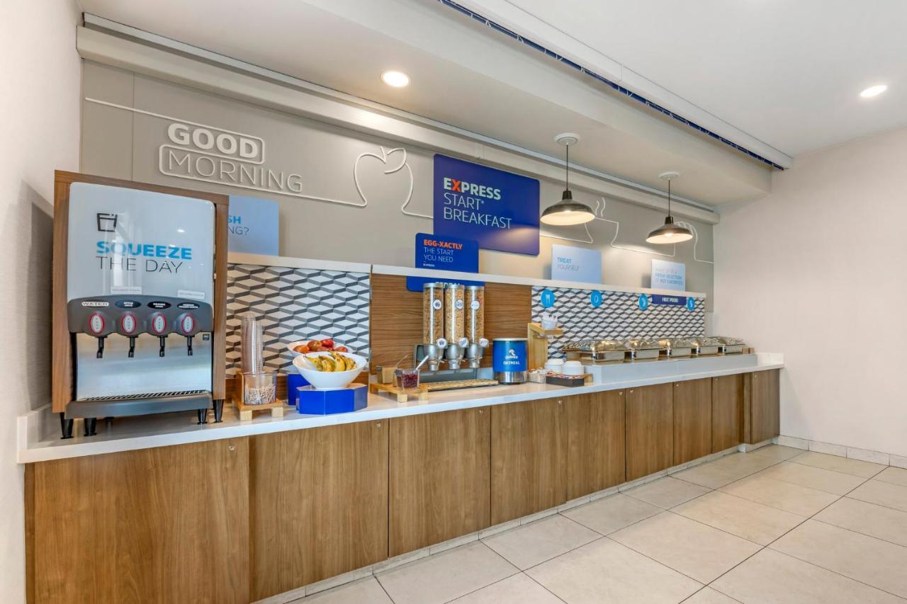 | Holiday Inn Express Hotel & Suites Astoria, an IHG Hotel