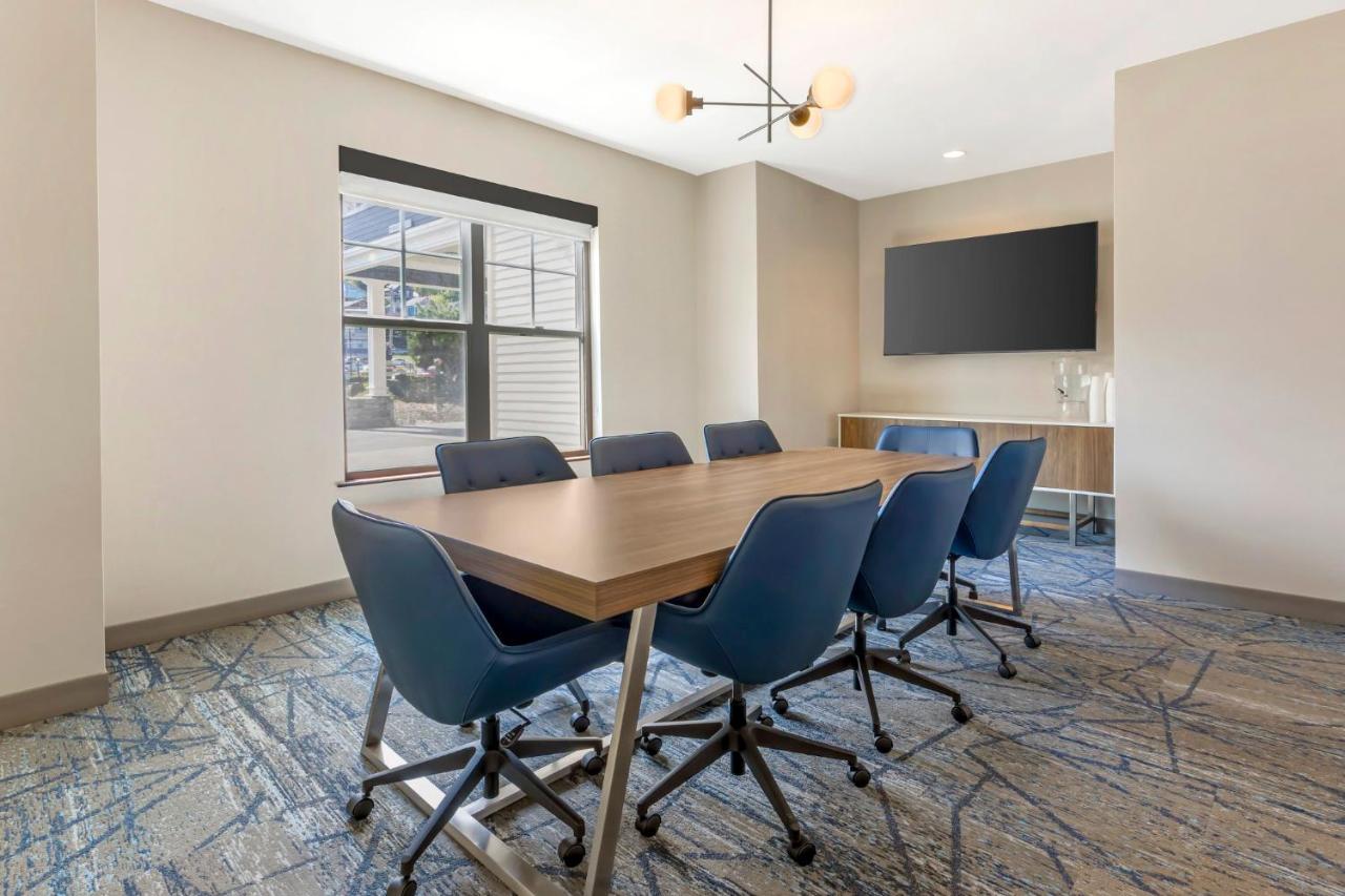 | Holiday Inn Express Hotel & Suites Astoria, an IHG Hotel