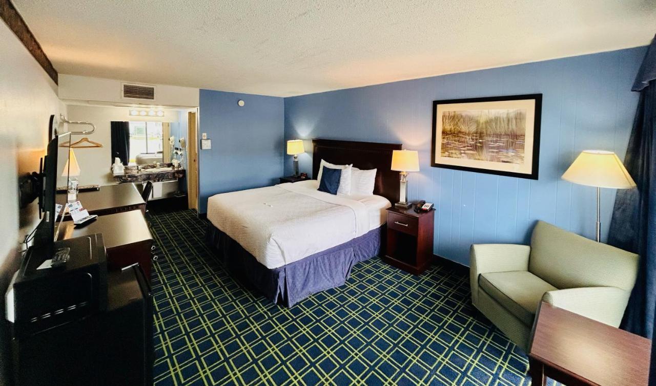 King Room - Non-Smoking at Hospitality Inn