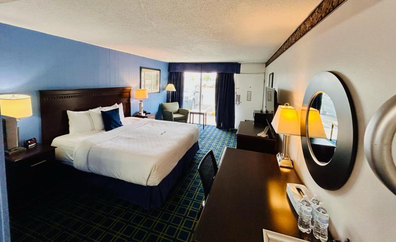 King Room - Non-Smoking at Hospitality Inn