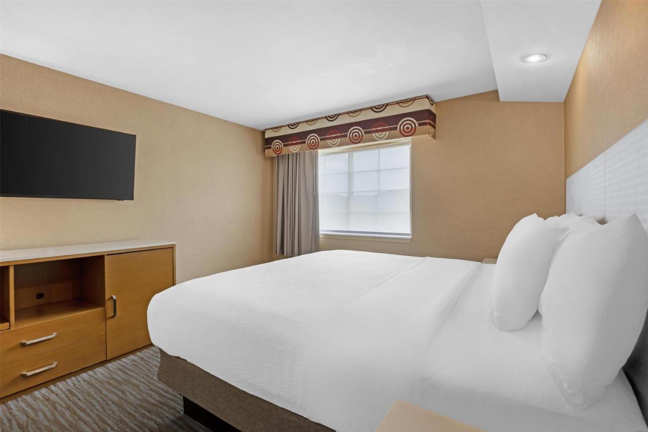 King Room - Non-Smoking at Best Western Cooperstown Inn & Suites