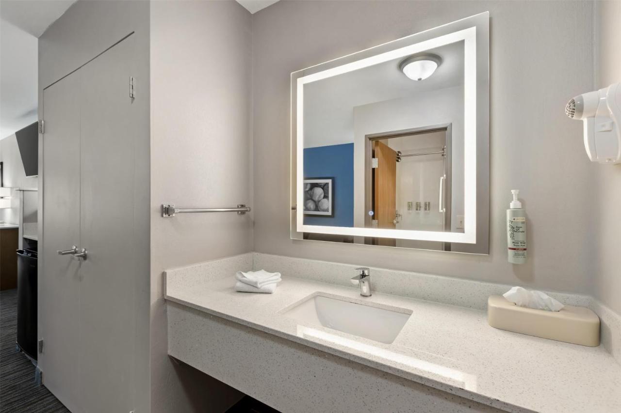 Queen Suite - Non-Smoking at Best Western Cooperstown Inn & Suites