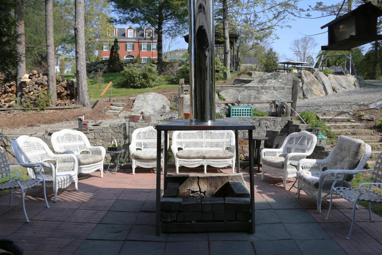 | Camden Riverhouse Hotel and Inn