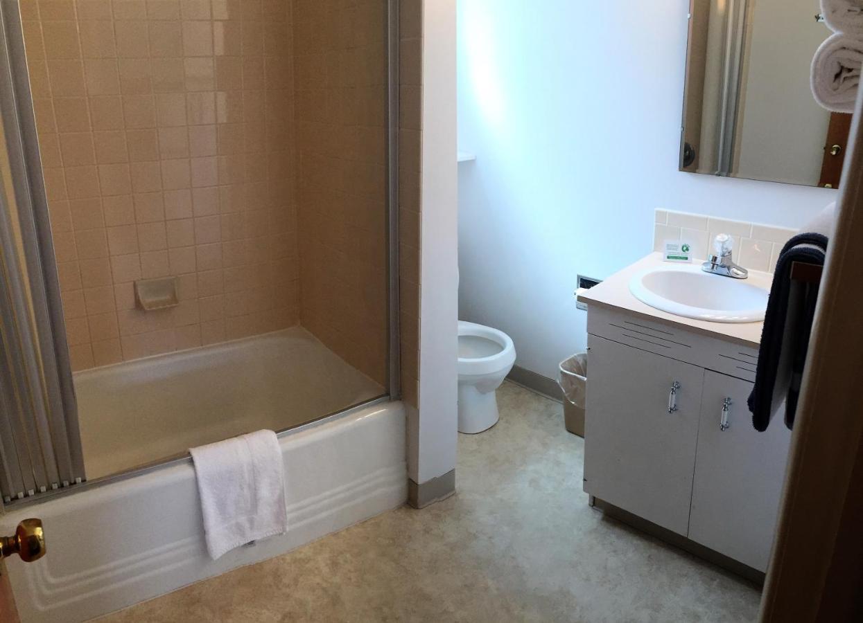 Standard Room Two Double Beds at Cedar Motor Inn