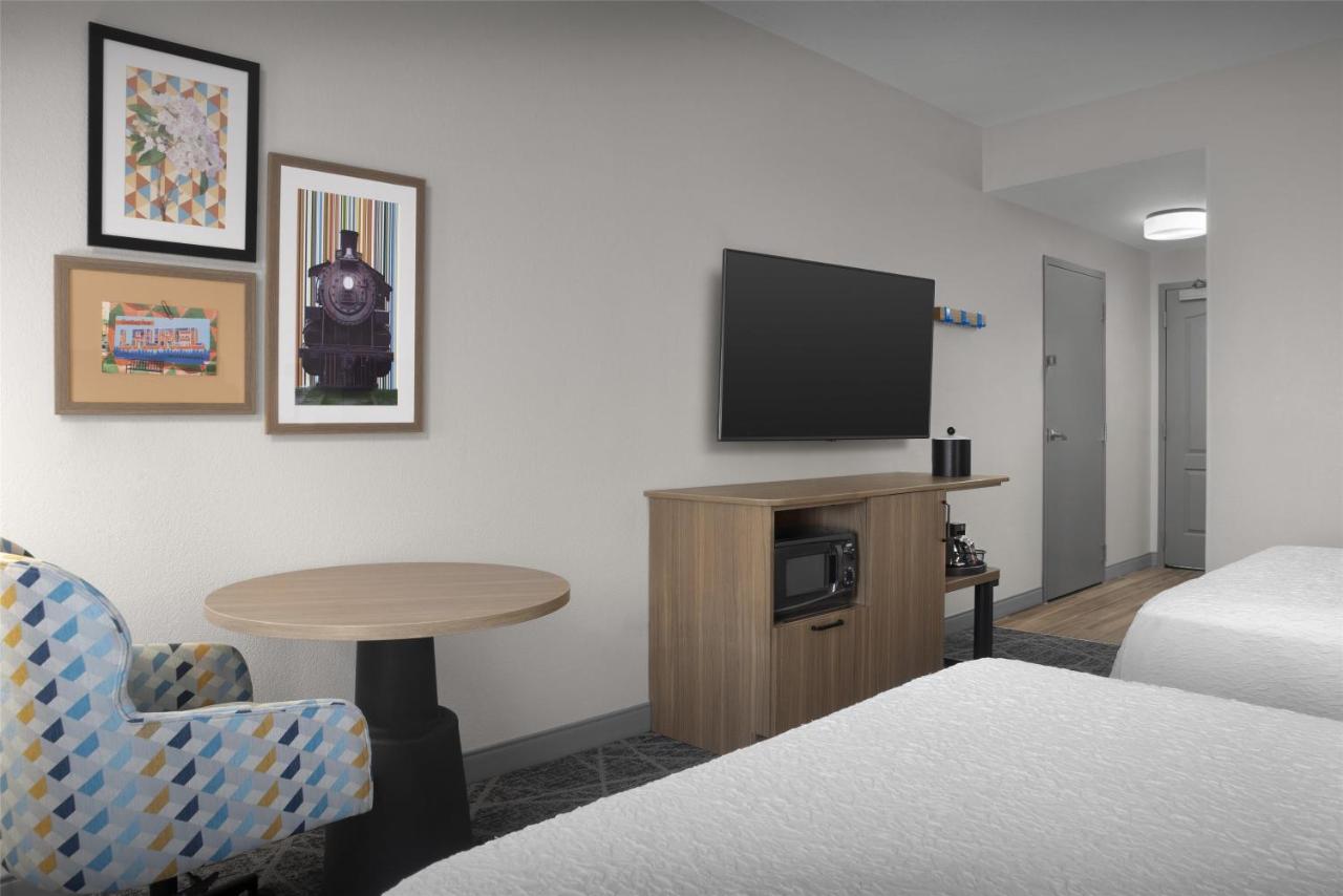 Queen Room - Disability Access/Non-Smoking at Hampton Inn & Suites Laurel, MS