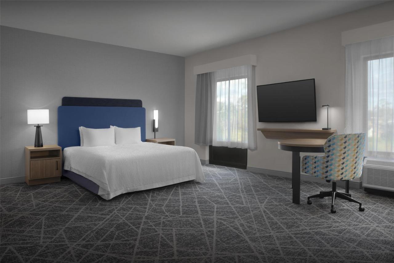 King Room - Disability Access at Hampton Inn & Suites Laurel, MS