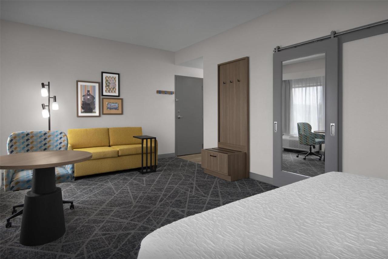 King Room - Non-Smoking at Hampton Inn & Suites Laurel, MS