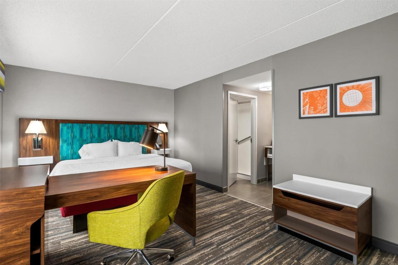 | Hampton Inn & Suites Richmond/Virginia Center