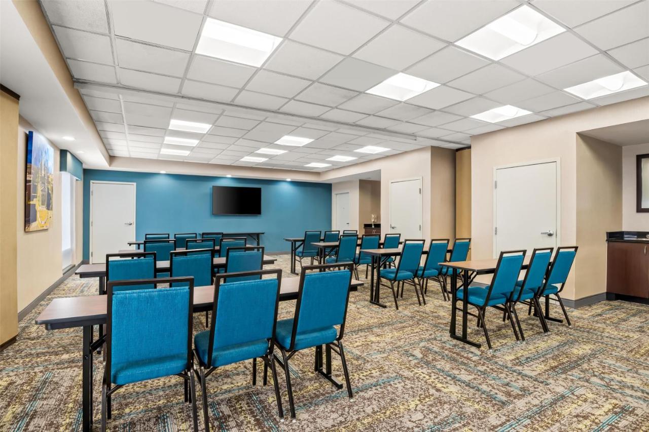 | Hampton Inn & Suites Richmond/Virginia Center