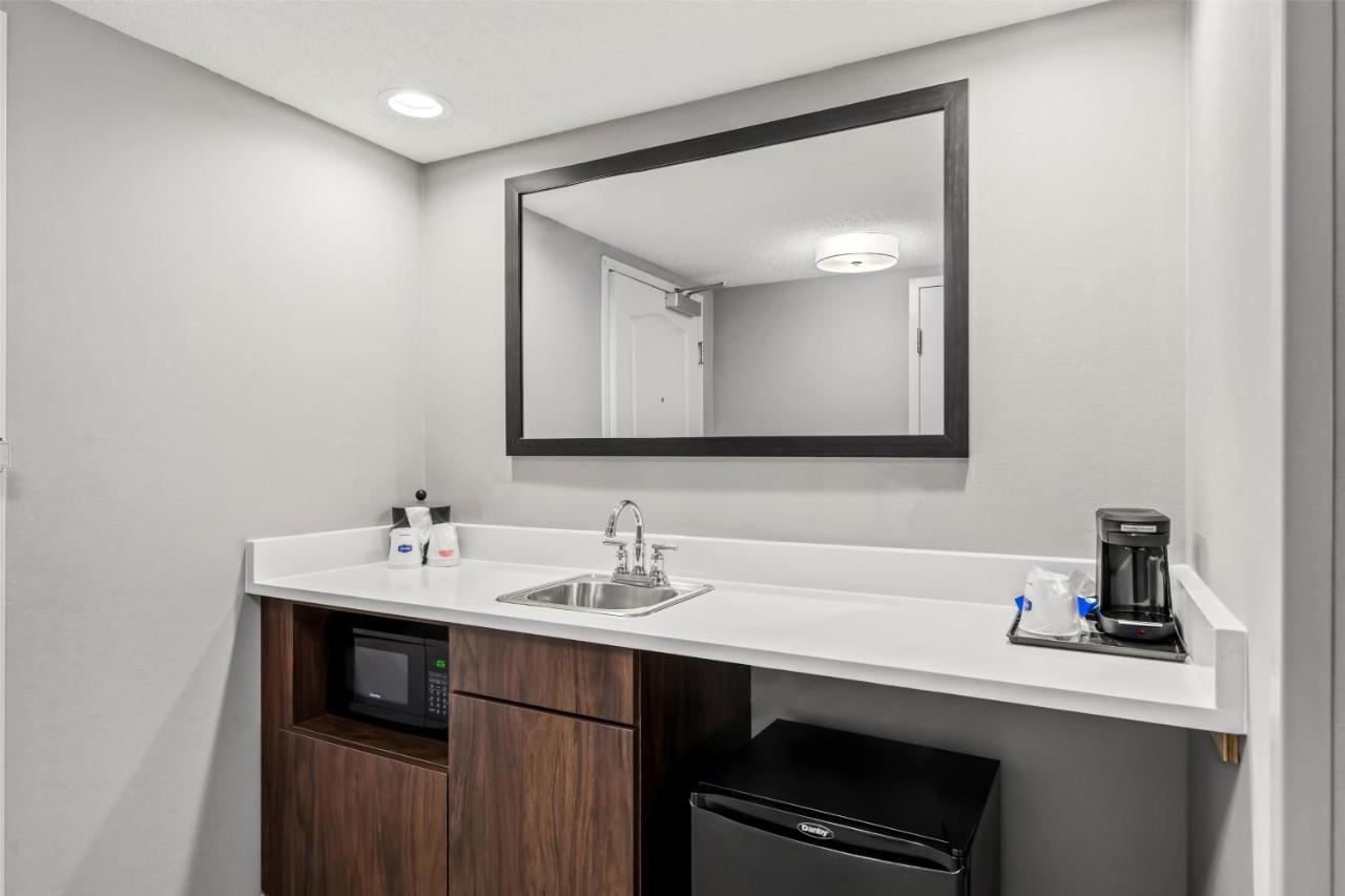 | Hampton Inn & Suites Richmond/Virginia Center