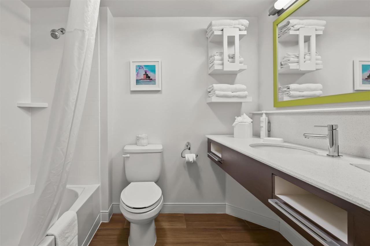 Double Room with Two Double Beds - Non-Smoking at Hampton Inn Toledo-South/Maumee
