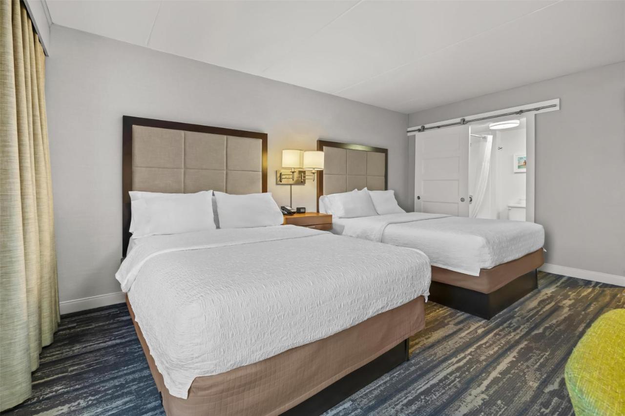 Double Room with Two Double Beds - Non-Smoking at Hampton Inn Toledo-South/Maumee
