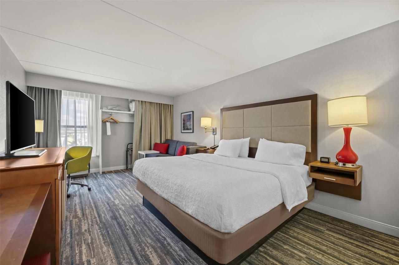 Deluxe King Room - Non-Smoking at Hampton Inn Toledo-South/Maumee