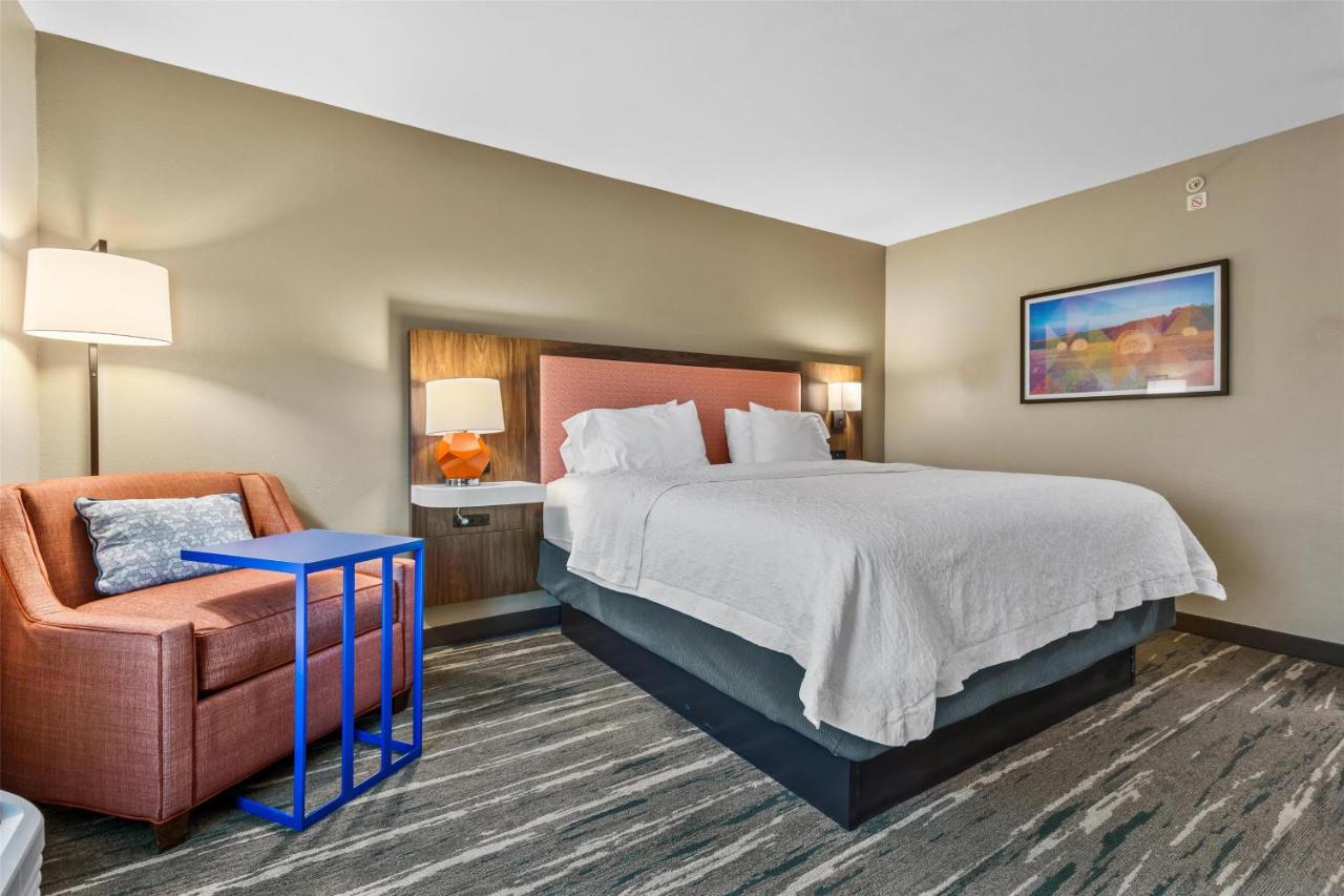 King Room - Hearing Accessible/Non-Smoking at Hampton Inn Temple