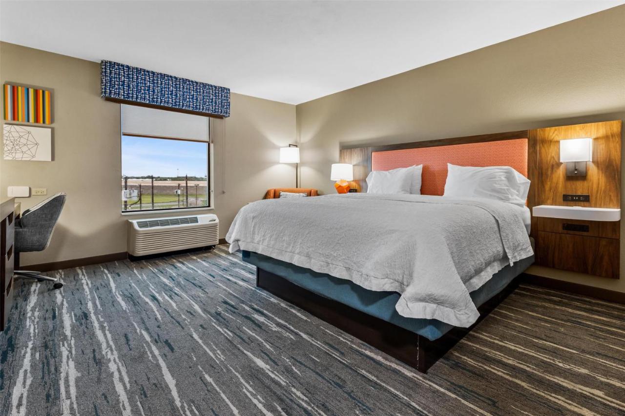 King Room - Hearing Accessible/Non-Smoking at Hampton Inn Temple