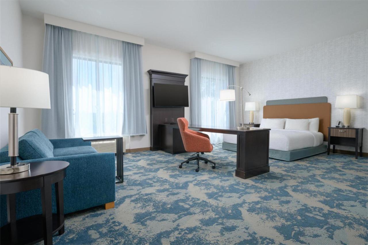 King Room with Bath Tub - Disability Access/Non-Smoking  at Hampton Inn & Suites Chattanooga/Hamilton Place