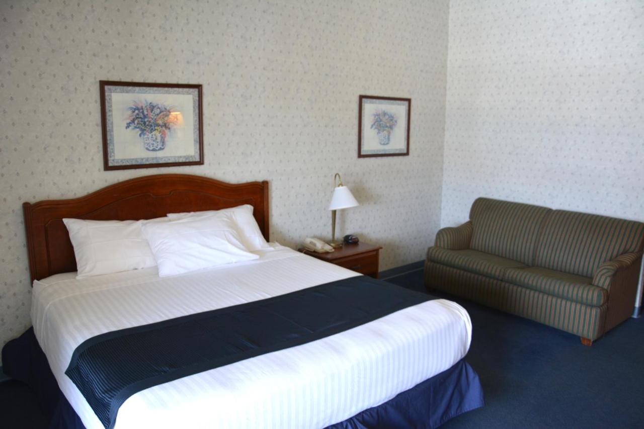 King Studio Suite - Non-Smoking at Travelodge by Wyndham Milwaukee
