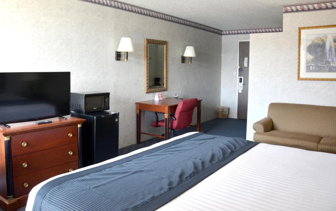 King Studio Suite - Non-Smoking at Travelodge by Wyndham Milwaukee