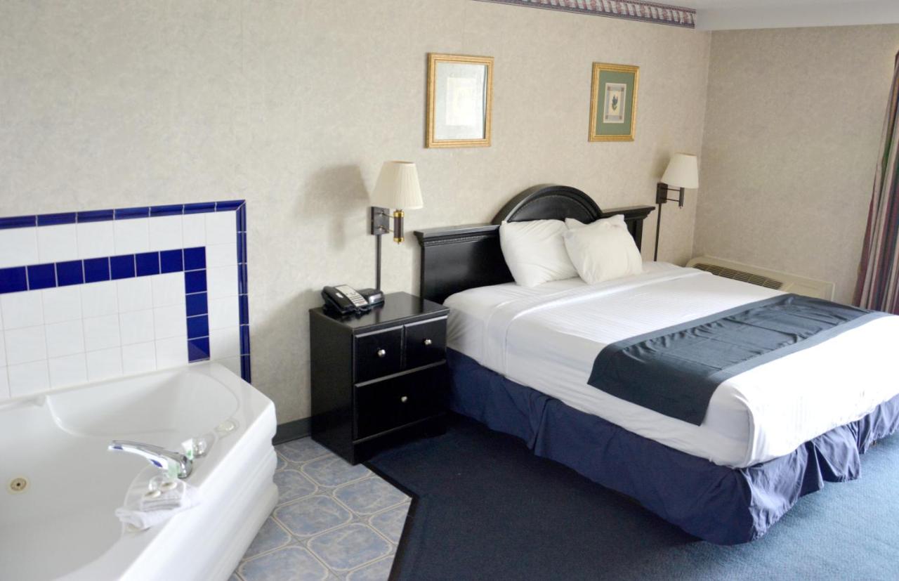 Deluxe King Studio Suite - Non-Smoking at Travelodge by Wyndham Milwaukee